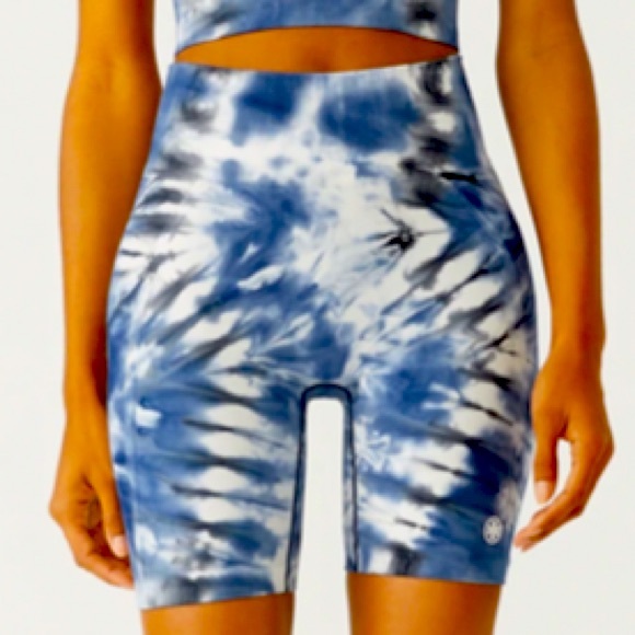 TORY BURCH SPORT HIGH-RISE SEAMLESS TIE-DYE BIKE SHORTS IN TORY NAVY SIZE SMALL - Picture 4 of 6